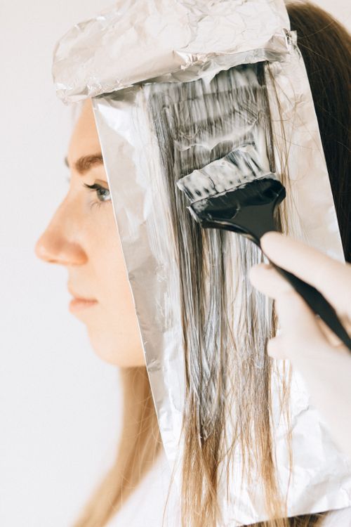 Balayage color application with foils